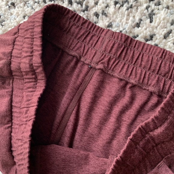 Vuori Women’s Performance Jogger Ruby Heather Red Soft Comfy Size Small - Picture 9 of 13
